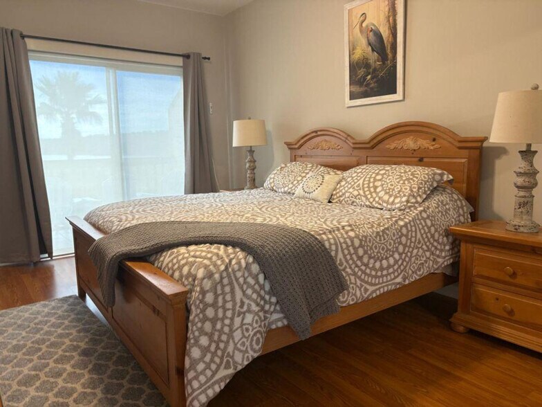 Building Photo - 3806 Spinnaker Dr