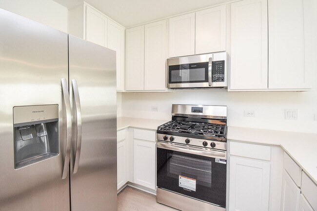 Building Photo - 3045 Fantasy Ter Dr