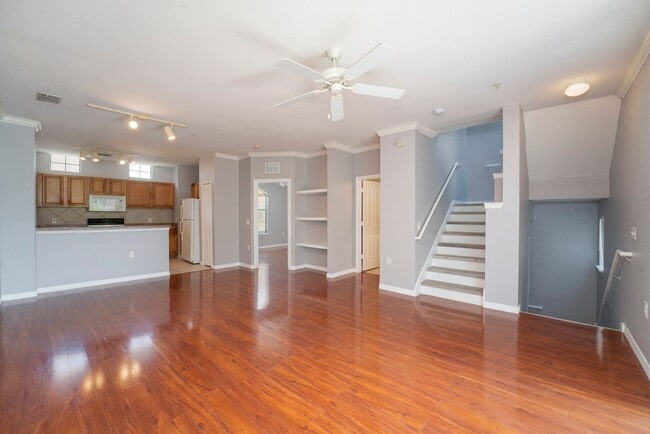 Building Photo - Nice 3/2.5 Townhouse with 2-Car Garage in ...