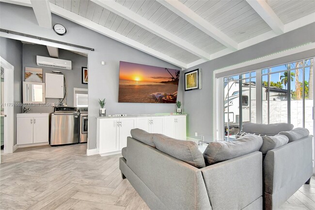 Building Photo - 2531 Gulfstream Ln