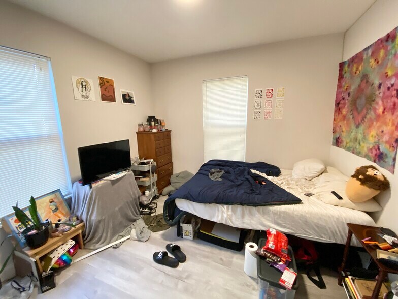 Building Photo - 115 Hillside St