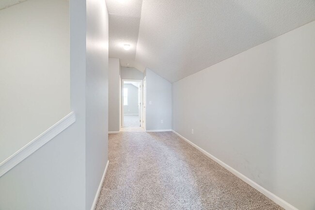 Building Photo - Spacious & Beautifully Maintained 5BR/3BA ...