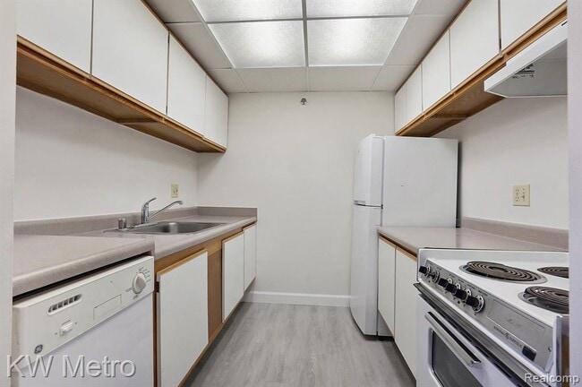 Building Photo - 24111 Civic Center Dr