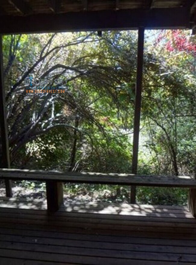 Building Photo - 40 Avon Rd