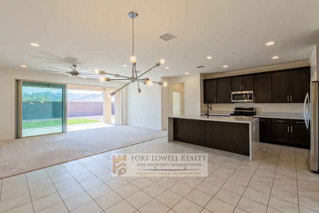 Building Photo - 3 Bedroom, 2 Bath Home Available Now!