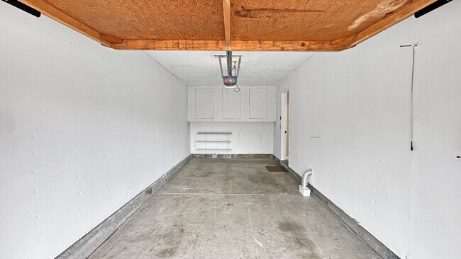 Building Photo - Lovely Upgraded 2-story Townhouse w/ Attached Garage, Guest Bathroom and Fireplace!