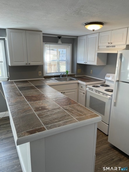 Building Photo - 54 Church St