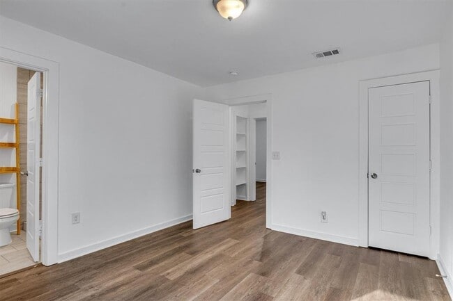 Building Photo - 6211 Manor Rd