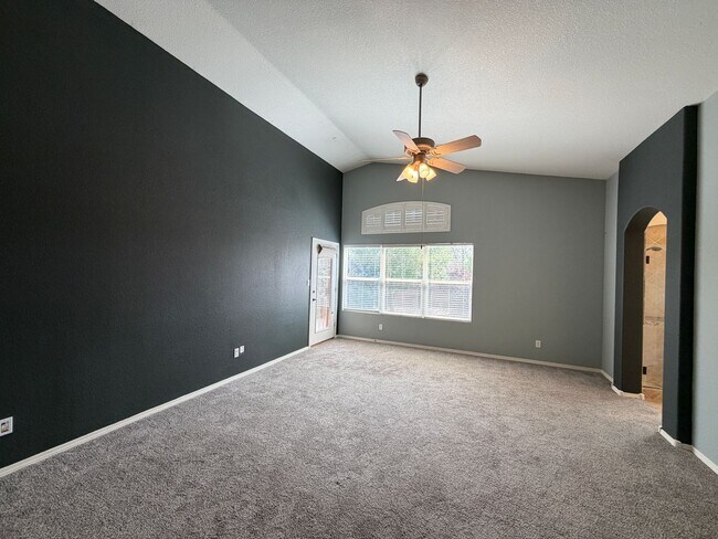 Building Photo - 3 Bedroom Single Story Home Available Near Dellyne Ave NW & Unser Blvd NW!