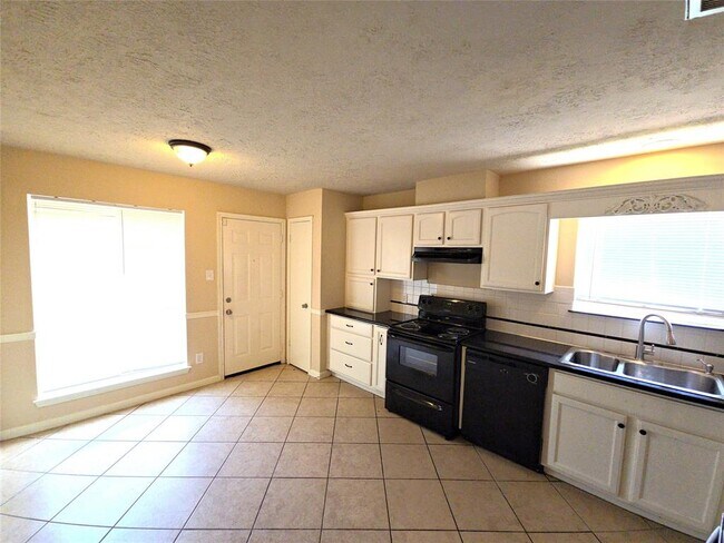 Building Photo - 4718 Reynaldo Dr