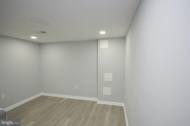Building Photo - 46670 Midway Dr