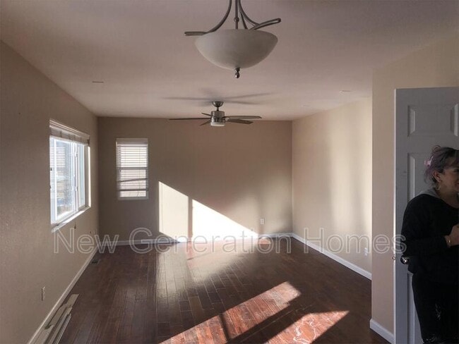 Building Photo - 815 Diamond Rim Dr