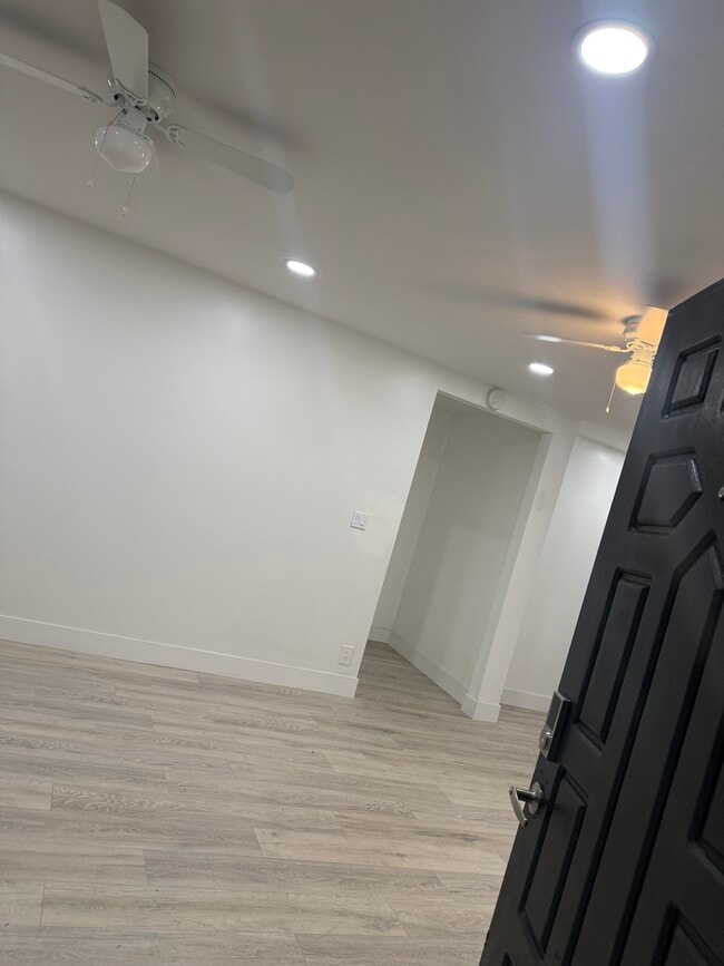 Building Photo - 115 W Johnson St