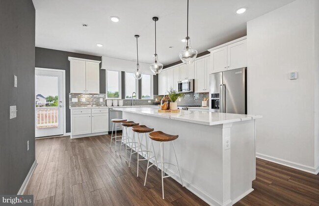 Building Photo - 14400 Leafhopper Dr