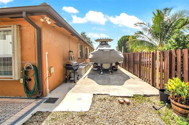 Building Photo - 15875 SW 149th Ln