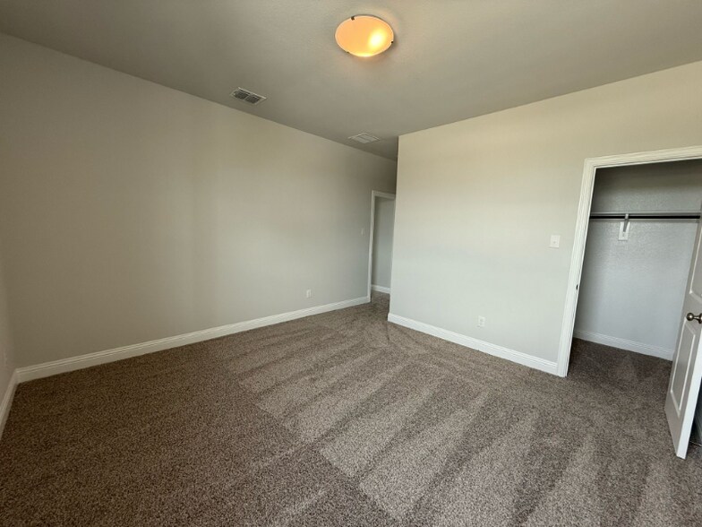 Building Photo - 1009 Tartane Dr