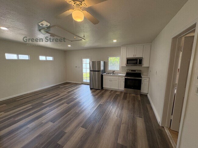 Building Photo - 1719 Oliver Ave