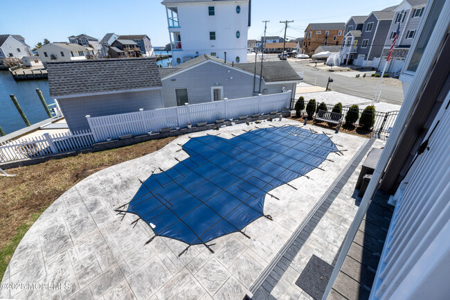 Building Photo - 241 Fernwood Dr