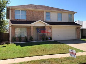 Building Photo - Spacious 3 Bed Home with Open Living, Ensuite Baths & Included Appliances