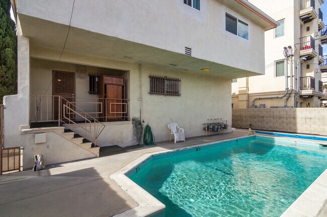 Primary Photo - 1108 S Corning St