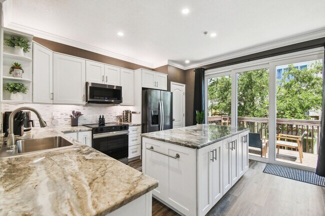 Building Photo - 3174 Bayshore Oaks Dr