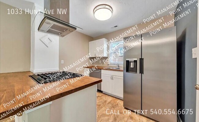 Building Photo - 1033 Hunt Ave NW