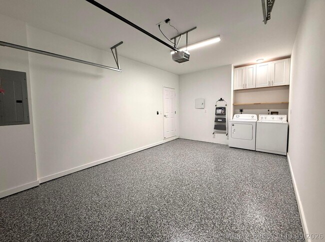 Building Photo - 1030 Crystal Way