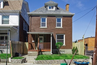 Building Photo - 206 Center St