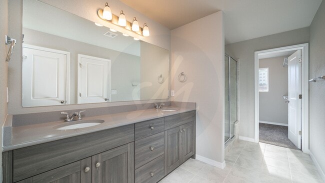 Building Photo - Great Townhome in Cumbre Vista