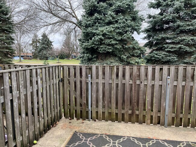 Building Photo - 331 St Andrews Dr