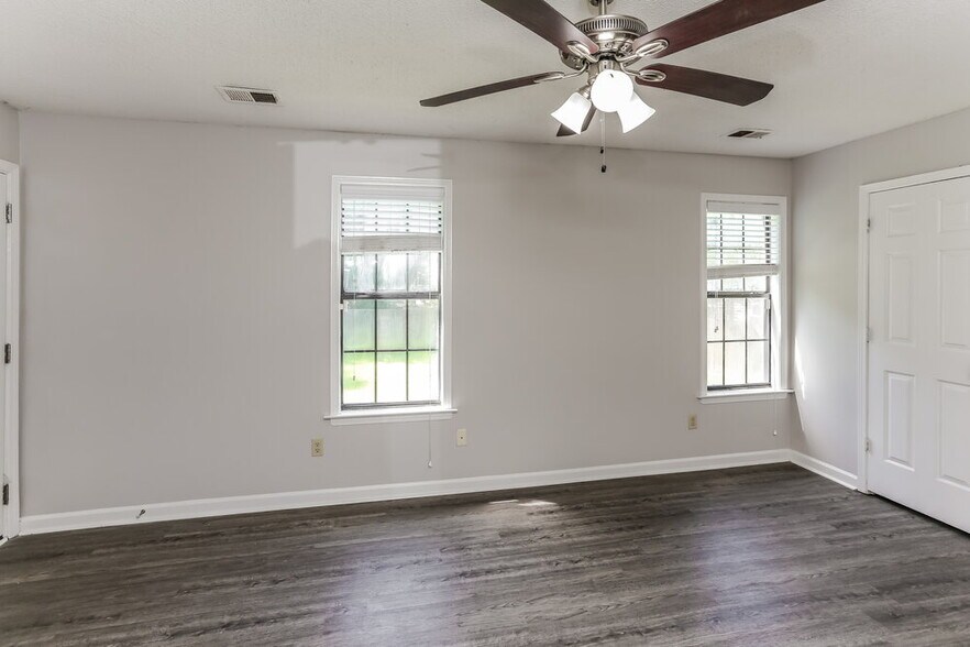 Building Photo - 7850 Deer Cove