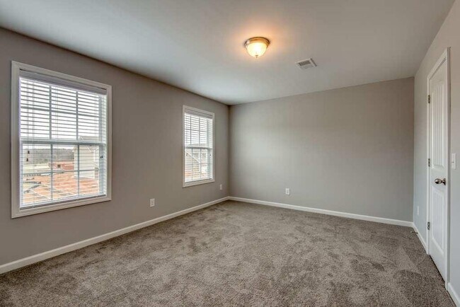 Building Photo - Fairview Station Charmer!  Perfectly comfortable 4/2.5 family home close to Westwood Elementary.