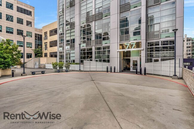 Building Photo - 77 Dow Pl