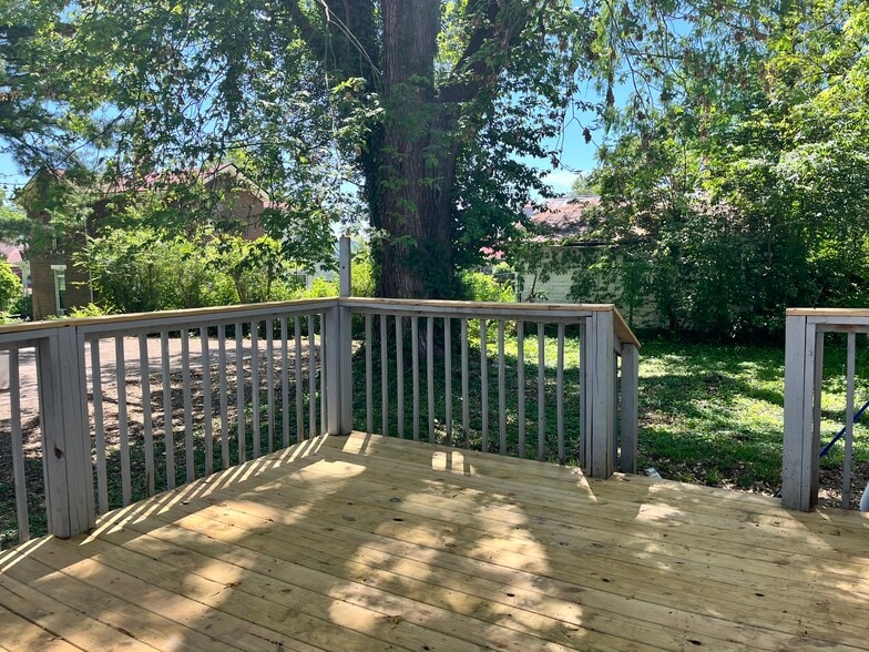 patio - 112 Clay St