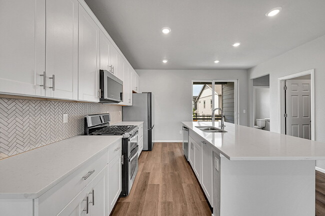 Building Photo - $3,195, 3 bed, 3.1 bath, located in Broomf...