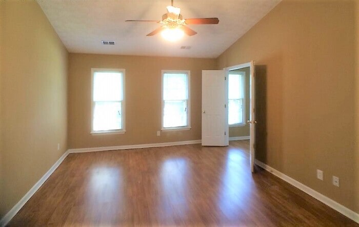 Building Photo - 2213 McQuiston Dr