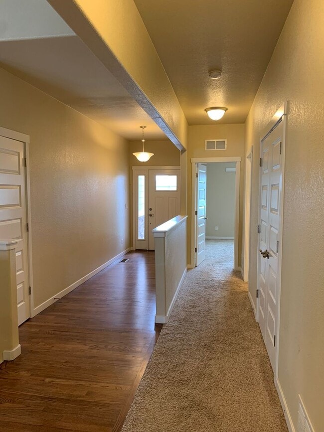 Building Photo - Ranch home with main floor master, 4 bed 3 bath Ranch home in Frederick