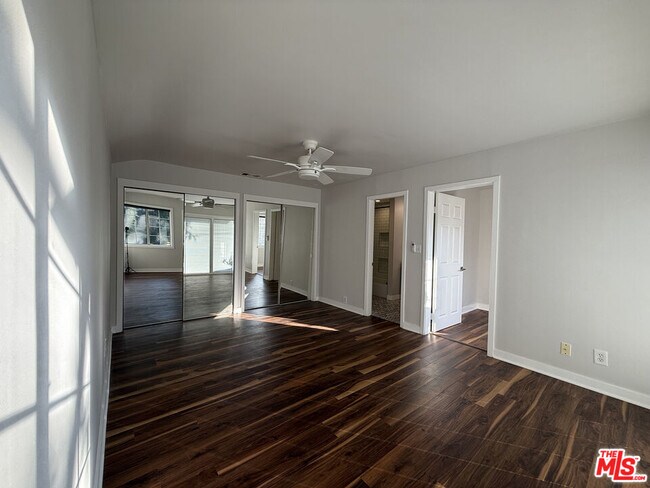 Building Photo - 2939 Oakhurst Ave
