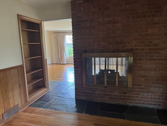 Building Photo - 3 Bedroom Ranch Home - Upper Arlington, OH