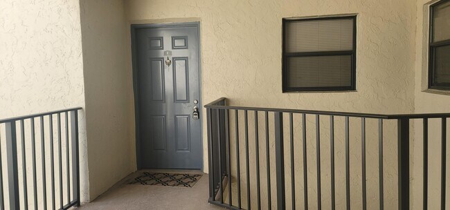 Building Photo - 1523 Lake Crystal Dr