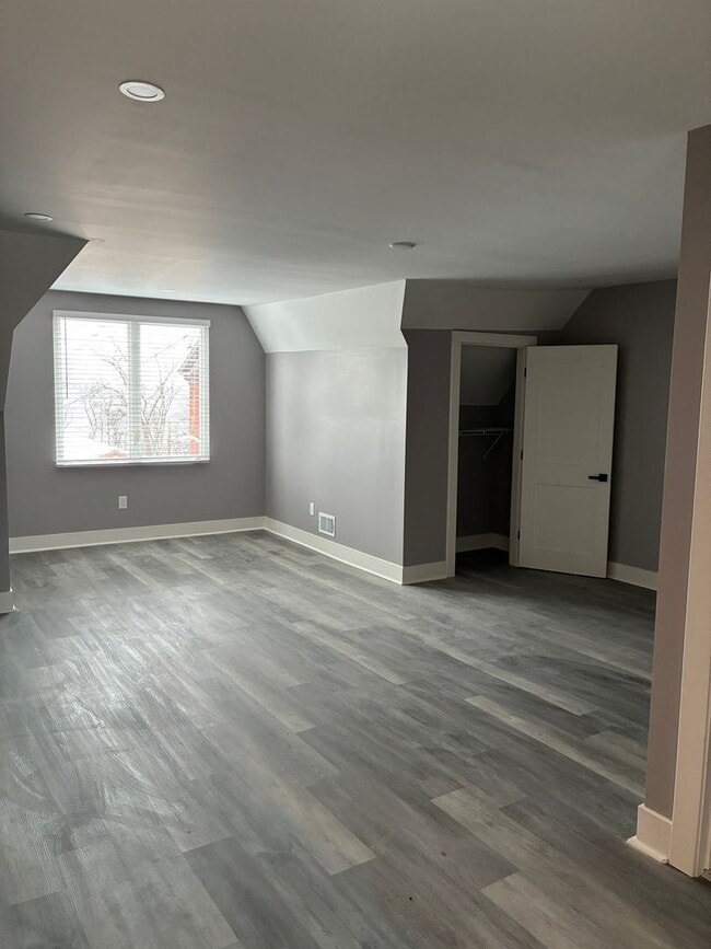 Building Photo - Every Bedroom Has a Private Bath!!! Balcony, AC, Laundry! New Reno! Avail NOW!