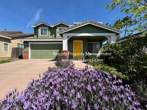 Building Photo - Roseville 4 Bedroom Beauty with Bonus Room!