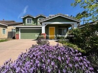 Building Photo - Roseville 4 Bedroom Beauty with Bonus Room!