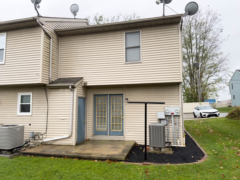 Building Photo - 80 Diller Ave