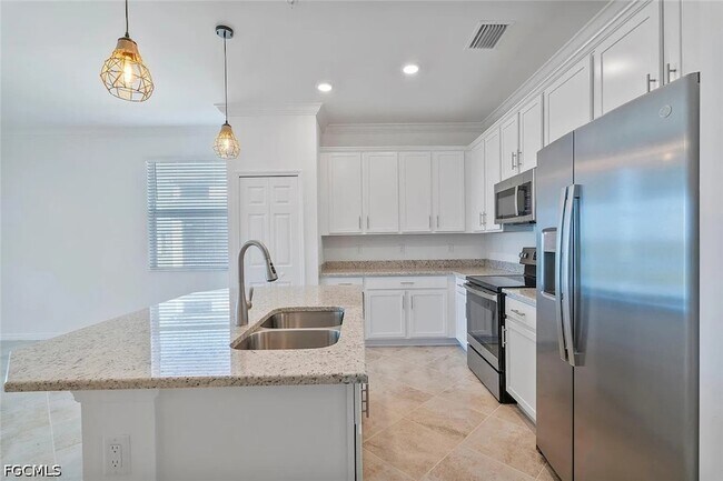 Building Photo - 43040 Greenway Blvd