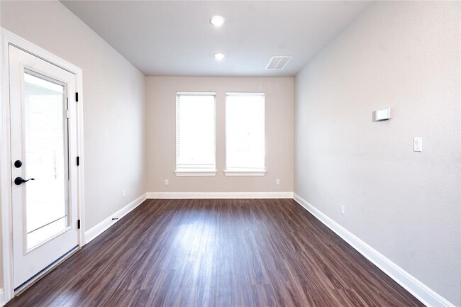 Building Photo - 117 Stonewood Ln