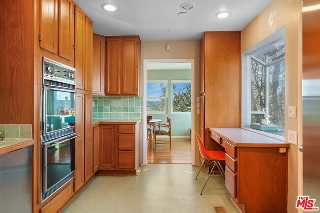 Building Photo - 1313 Corona Dr