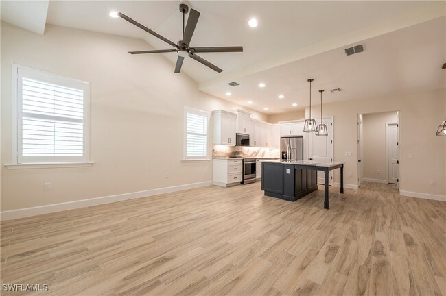 Primary Photo - 6988 Saona CT