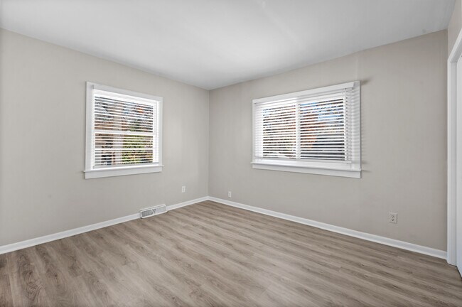 Building Photo - 1236 Underwood Ave SE