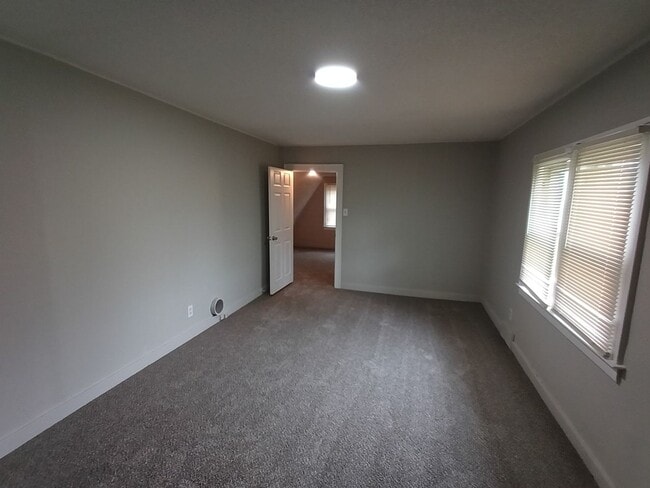 Building Photo - 4 bedroom 2 bath brick colonial NOW AVAILA...